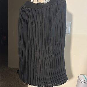 Elegant Black Pleated Skirt (Brand New)